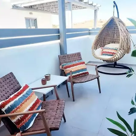 Colors Of Mykonos, Áno Merá